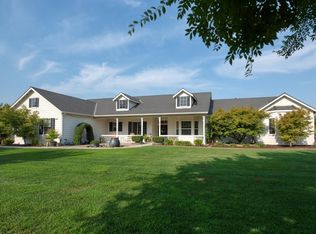 3027 N Isabella Ave, Sanger, CA 93657