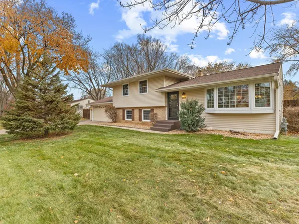 4004 McKnight Rd N, White Bear Lake, MN 55110