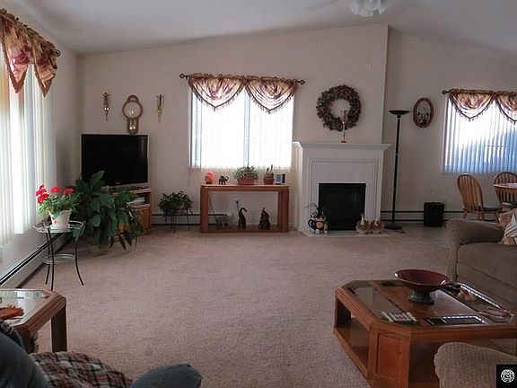 4th image of 630 Six Street Ct