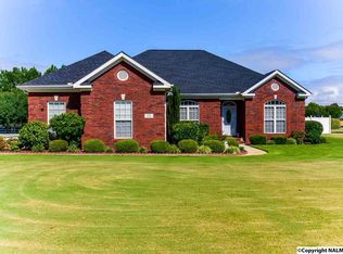 15 Eagle Wing Dr, Decatur, AL 35603