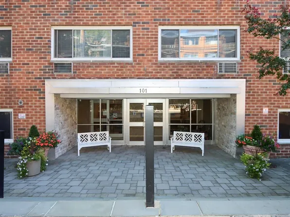 101 Clinton Avenue #4A, Mineola, NY 11501