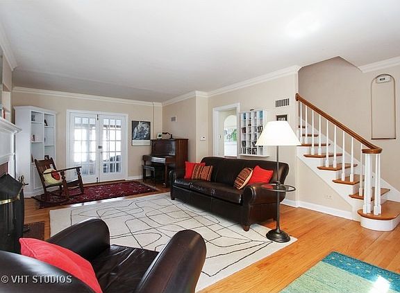 2nd image of 161 N Lombard Ave
