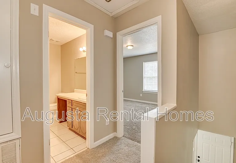 160 Chalet North Ct — Photo 12