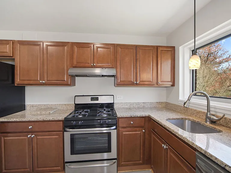 10619 Weymouth St #201 — Photo 4