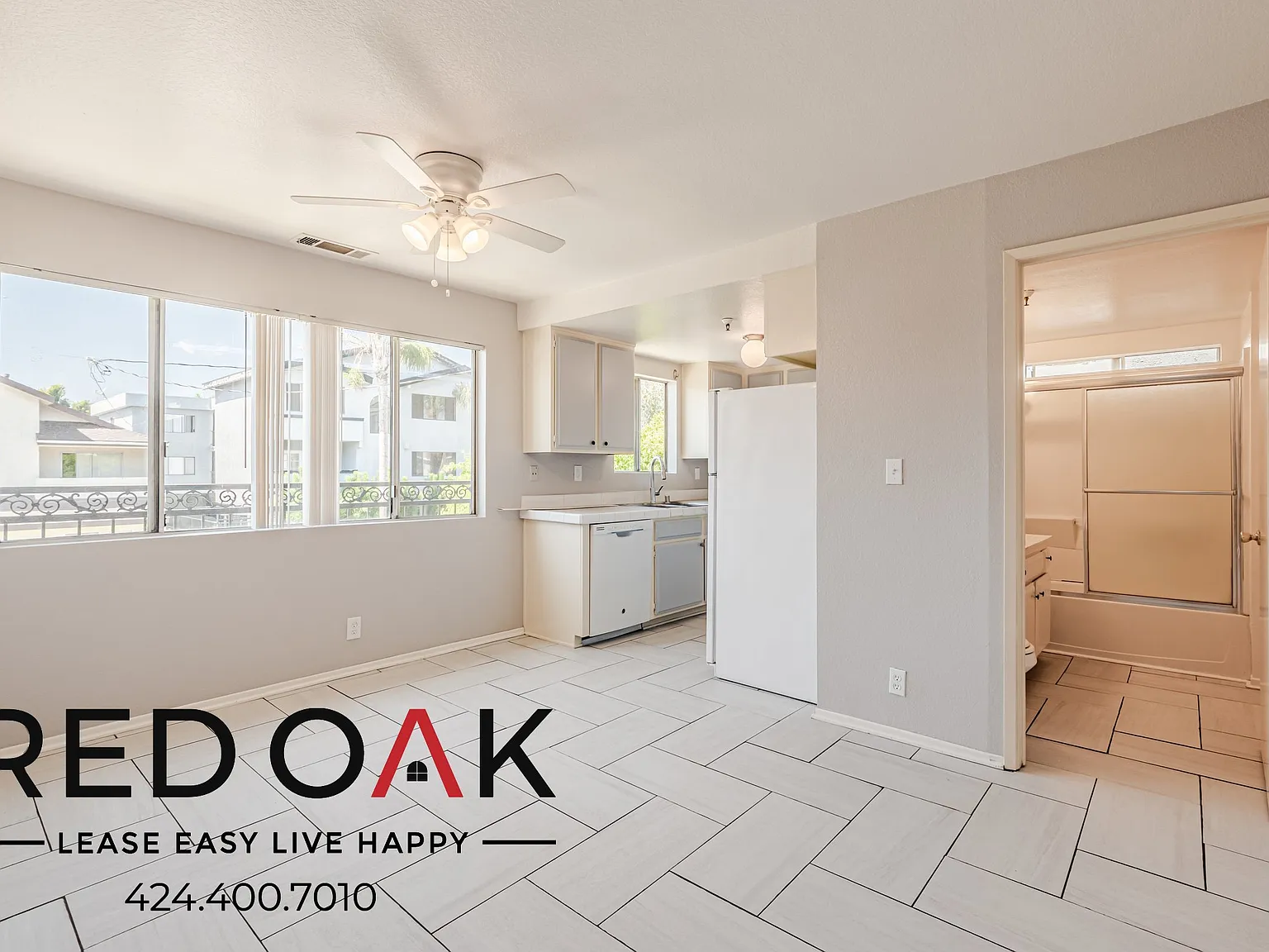 Charming 3-Bed with Dishwasher, Central AC, and On-Site Laundry in the Heart of Hawthorne! — Photo 2