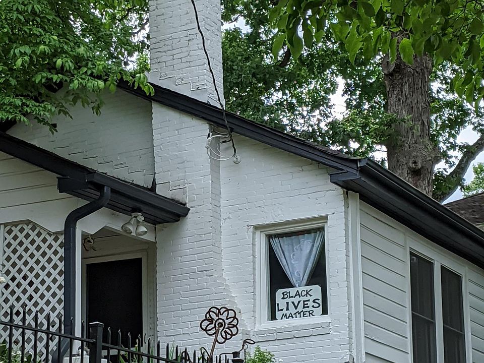 View of carriage house from the street