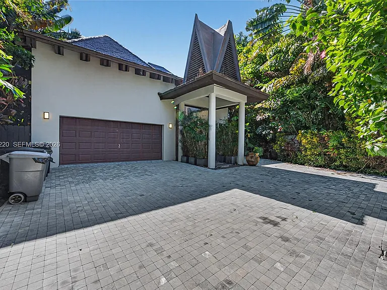 14 W San Marino Dr — Photo 78
