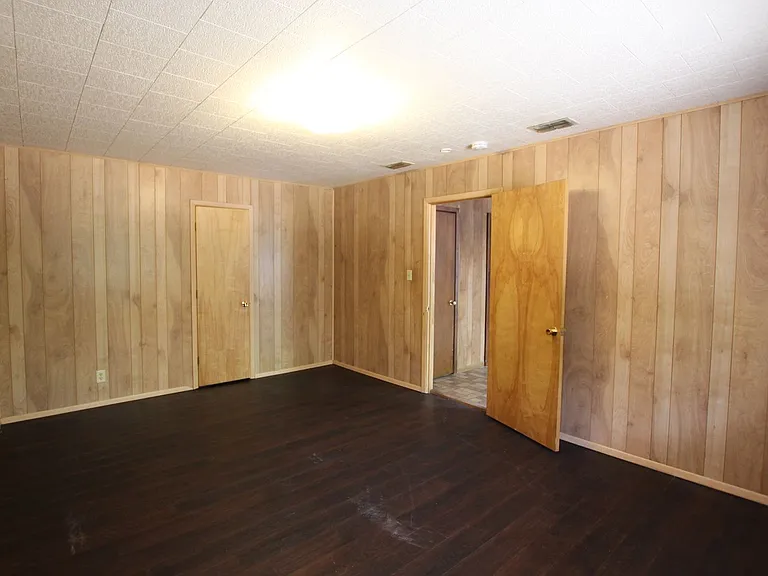 1428 E. Houston SERIES 74 — Photo 14