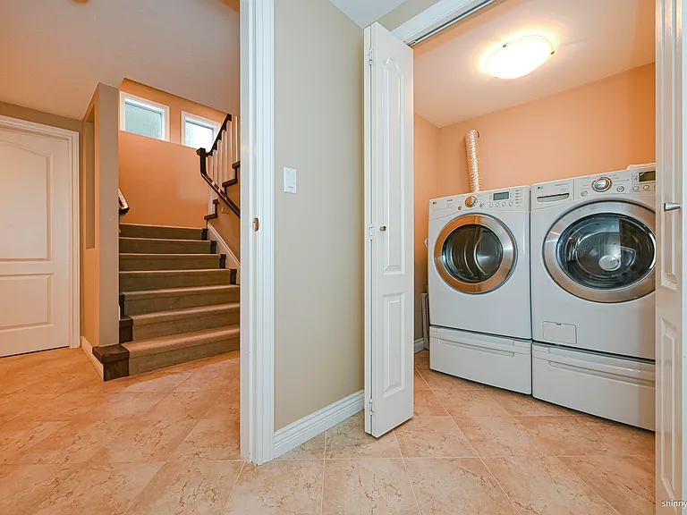 2557 Lawson Ave — Photo 32