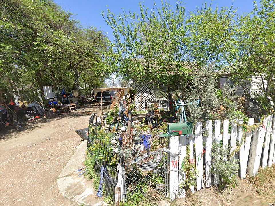 2nd image of 513 Duval St