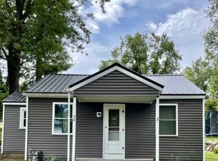 24 Goodrich Ave, Hillsdale, MI 49242