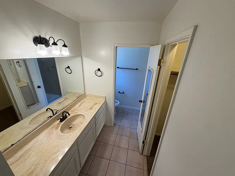 823 Menlo Ave — Photo 5