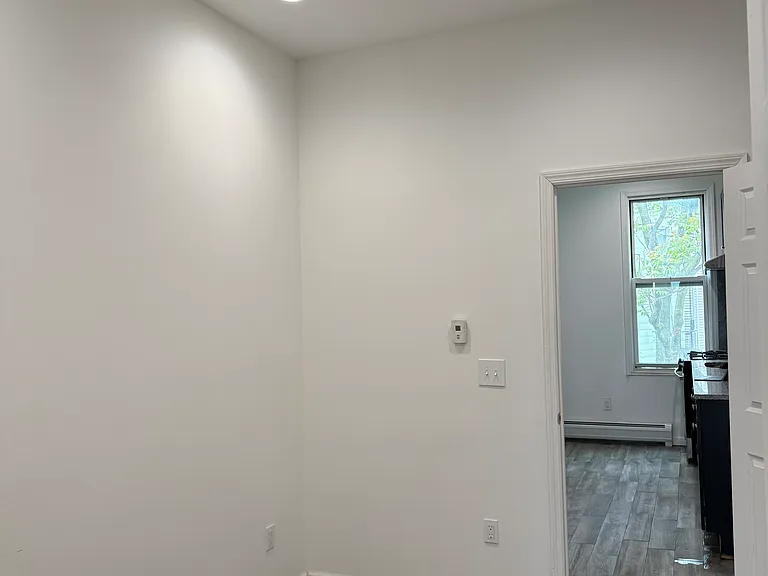 559 Hudson Ave #3R — Photo 3