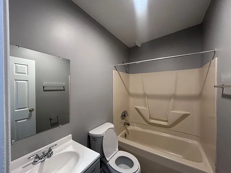 509 N Bradford St — Photo 5