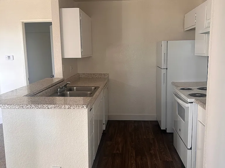 Vantage Point Apartments — Photo 38