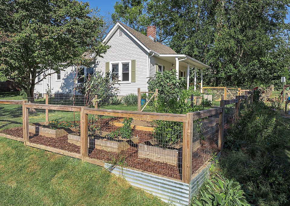 Raised bed garden