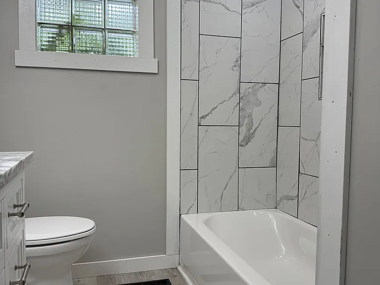 490 N Wilson Ave — Photo 4
