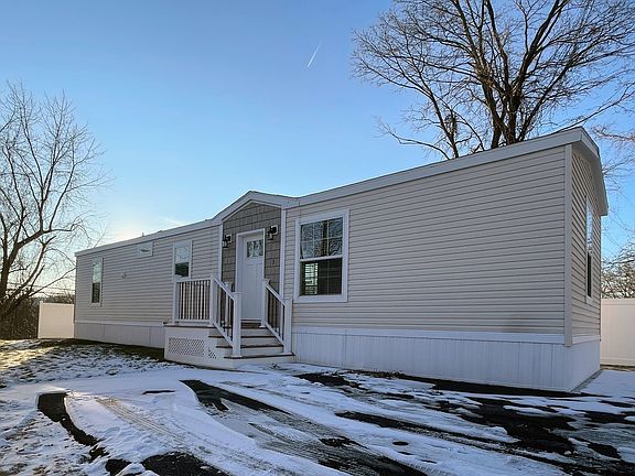 2nd image of 3-165 Summer St