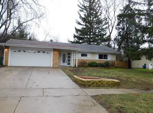 21W371 Ahlstrand Rd, Lombard, IL 60148