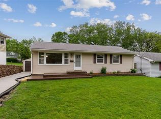 701 Grant Wood Dr SE, Cedar Rapids, IA 52403