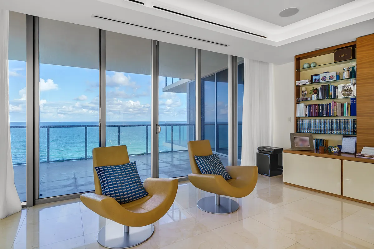 Building Photo - 9705 Collins Ave #1000