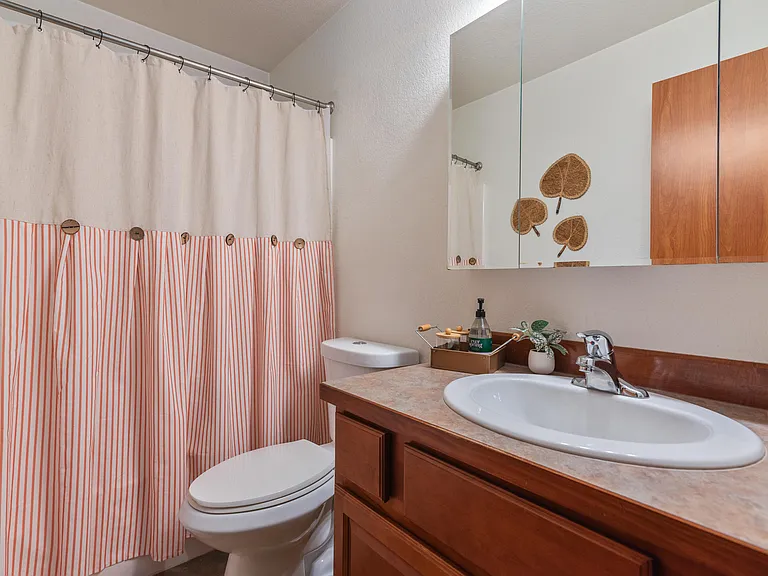 2538 W Mission Hills Ave — Photo 21