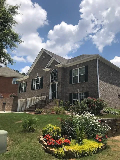5 bed, 3500 sqft, $3,000 — Photo 2