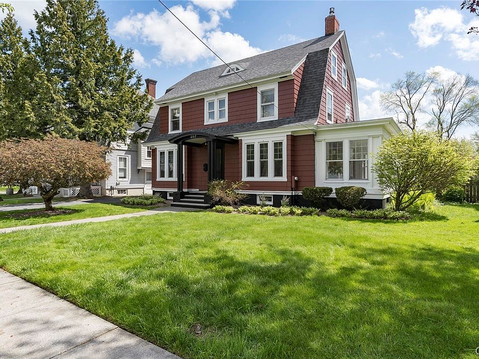 1st image of 207 Flower Ave W