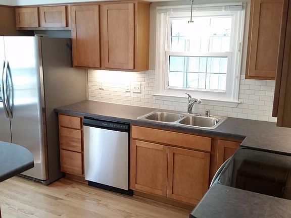 new kitchen, stainless steel apl.