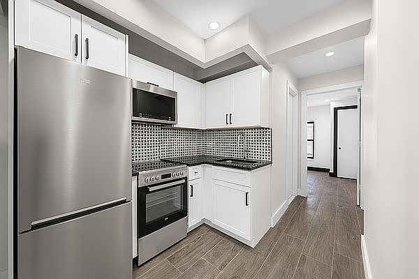 2nd image of 35 Oakland Pl #2B