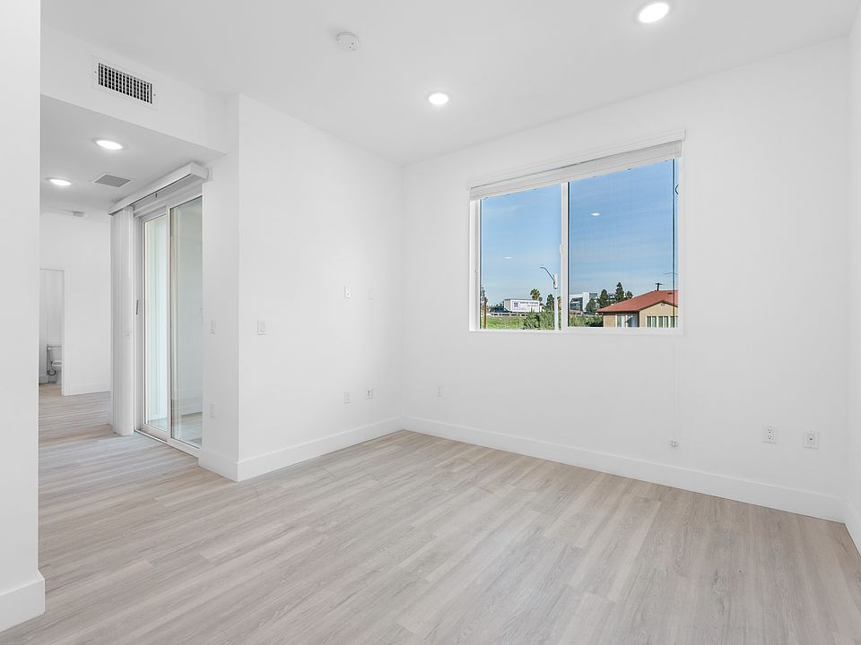 1st image of 549 N Heliotrope Dr #0B-1Ba-380Sqft