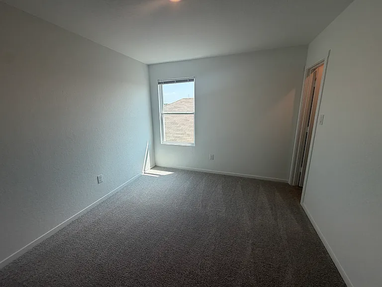 319 Moscato Rd — Photo 5