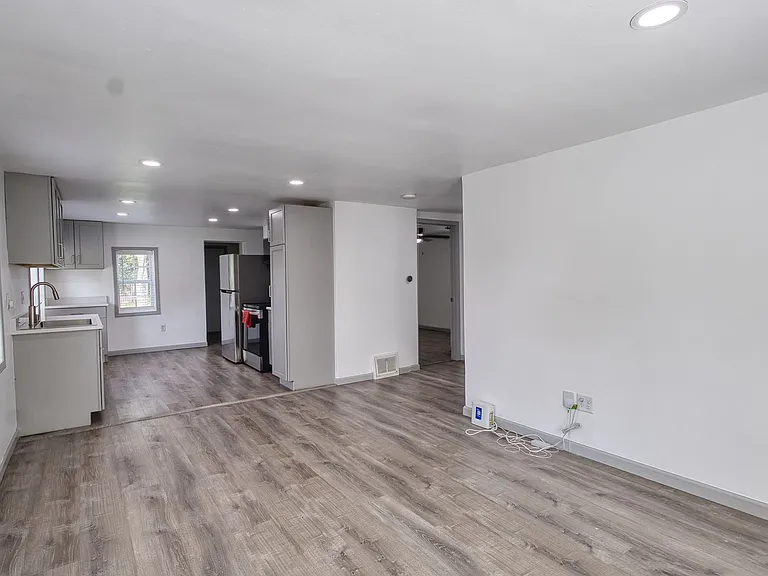 3494 Ludlow Ave — Photo 6