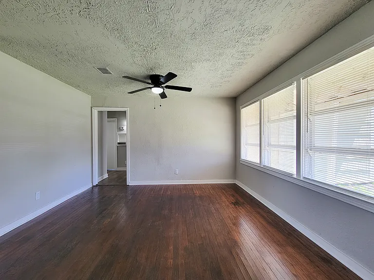 5815 Southseas St — Photo 7