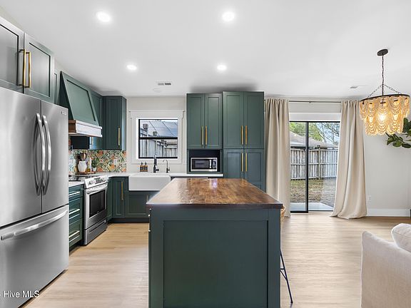 3rd image of 7400 Ridgeview Place