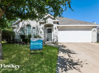 8201 Cedarcrest Ln, Fort Worth, TX 76123