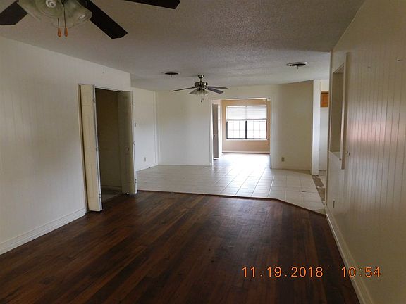 3rd image of 805 Jasper Dr
