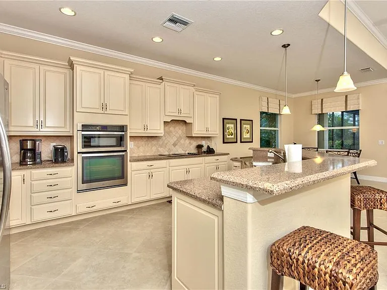 7755 Martino Cir — Photo 10
