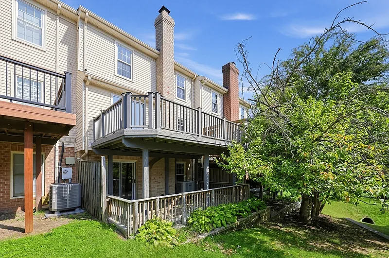 3 bed, 2.0 bath, 1620 sqft, $3,495 — Photo 4