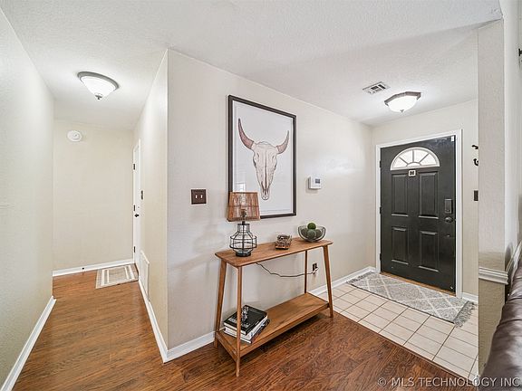 5th image of 9415 E Sprucewood Dr