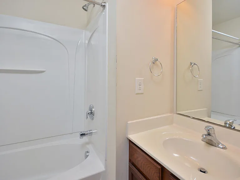 100 Stratford Lakes Dr #324 — Photo 14
