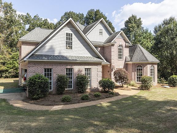 2nd image of 160 Lakes Dr S