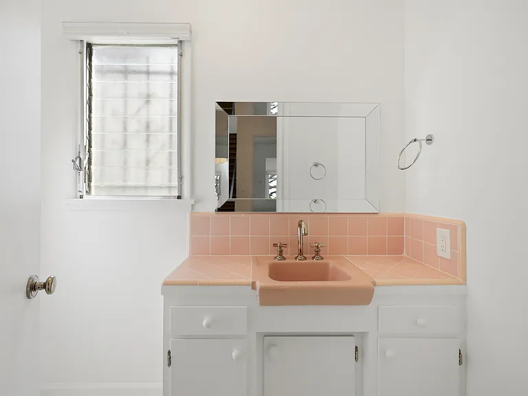 302-312 San Vicente Blvs — Photo 19