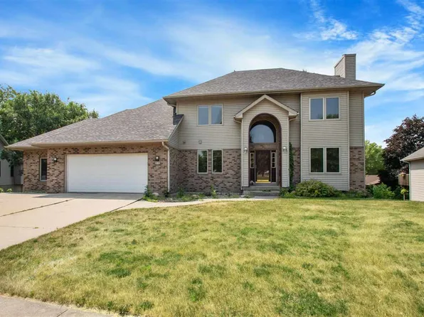 60 Brunswick Ct, Iowa City, IA 52240