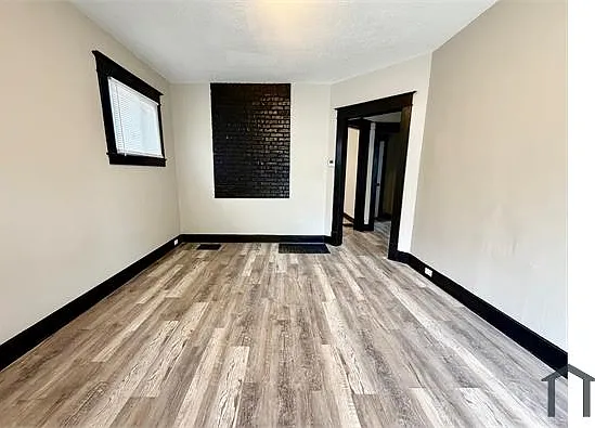 1545 Catalpa St — Photo 2