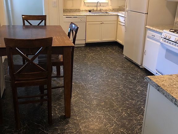 2nd image of 41 Sharon St