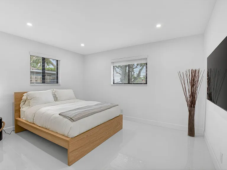 513 Lindell Blvd — Photo 16