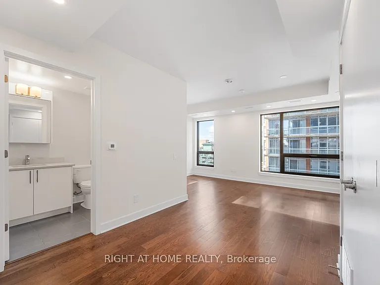 180 George St #1403 — Photo 16
