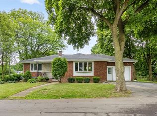 300 Clover Ridge Dr, Syracuse, NY 13206