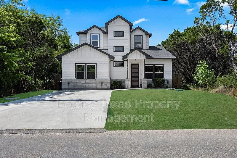 3 bed, 2.5 bath, 1569 sqft, $2,200 — Photo 1